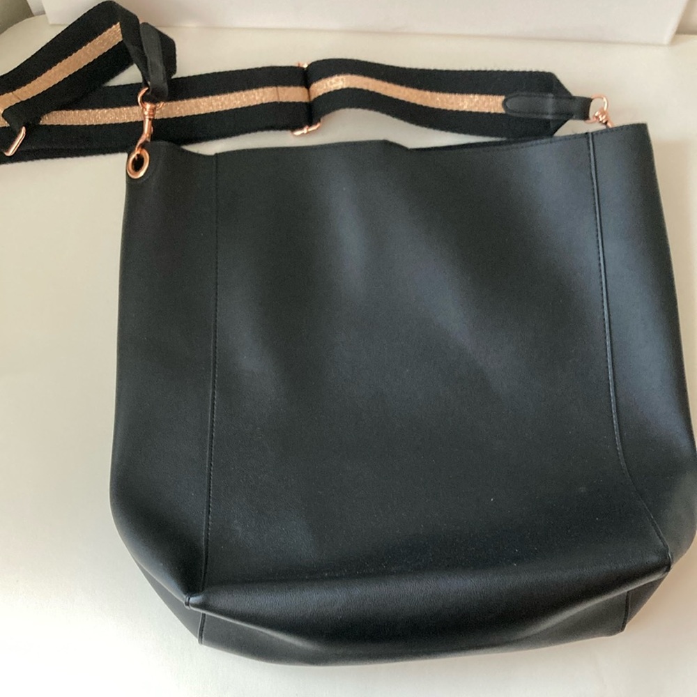 Crabtree Black Hobo Bag with Slouchy Design and Long Strap - Picture 5 of 9